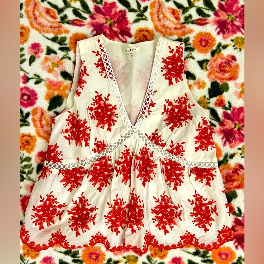 Floral tank top, size medium, never worn!!